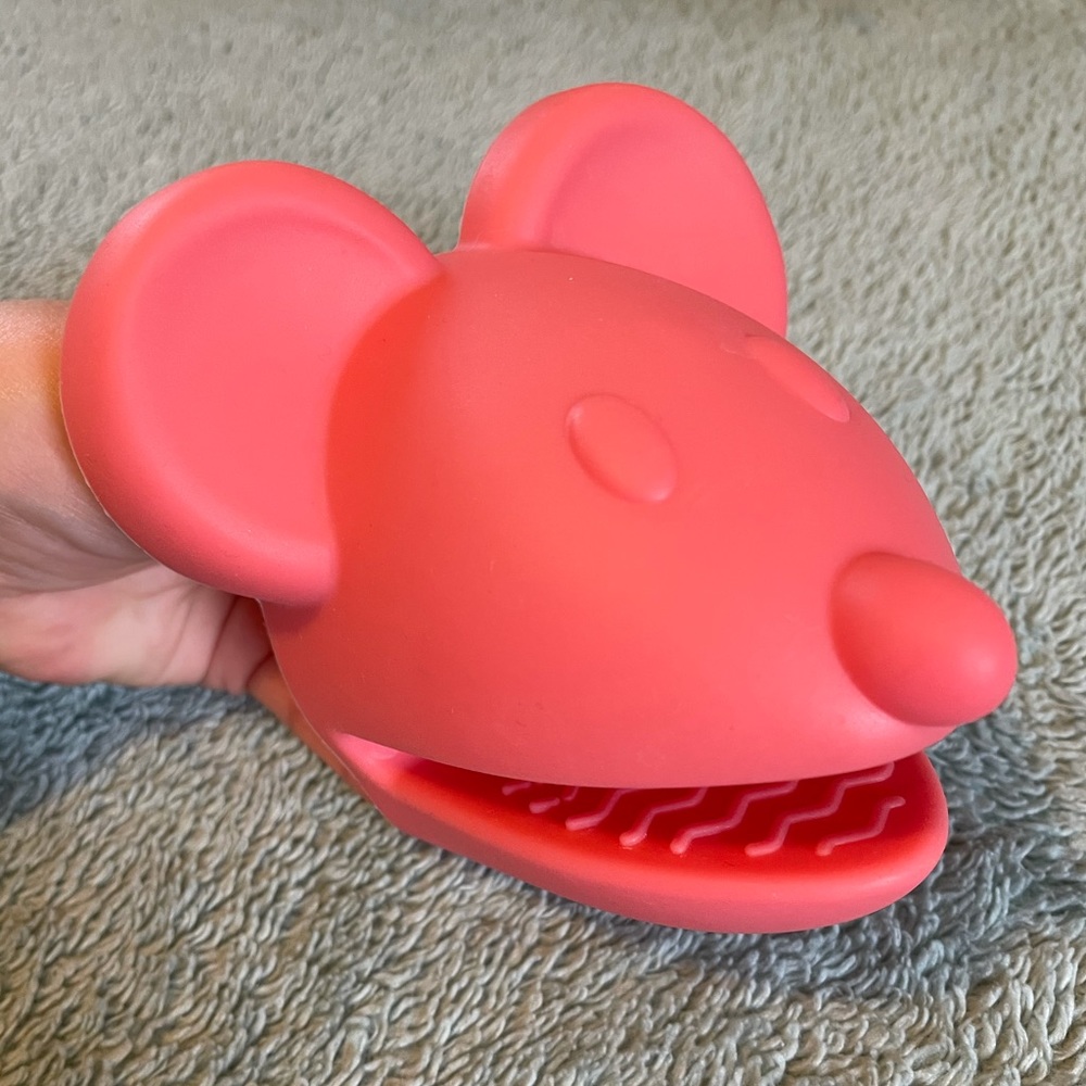 Fred Pink Mouse Pot Holder